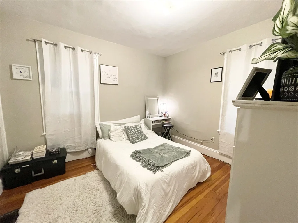 4 bed, 1 bath apartment for rent at 9 Taft Unit 1, Dorchester — photo 11 of 15
