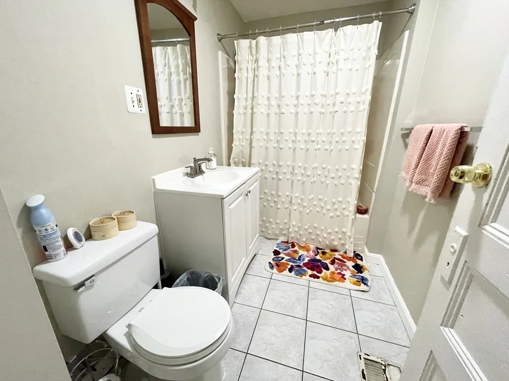 4 bed, 1 bath apartment for rent at 9 Taft Unit 1, Dorchester — photo 15 of 15