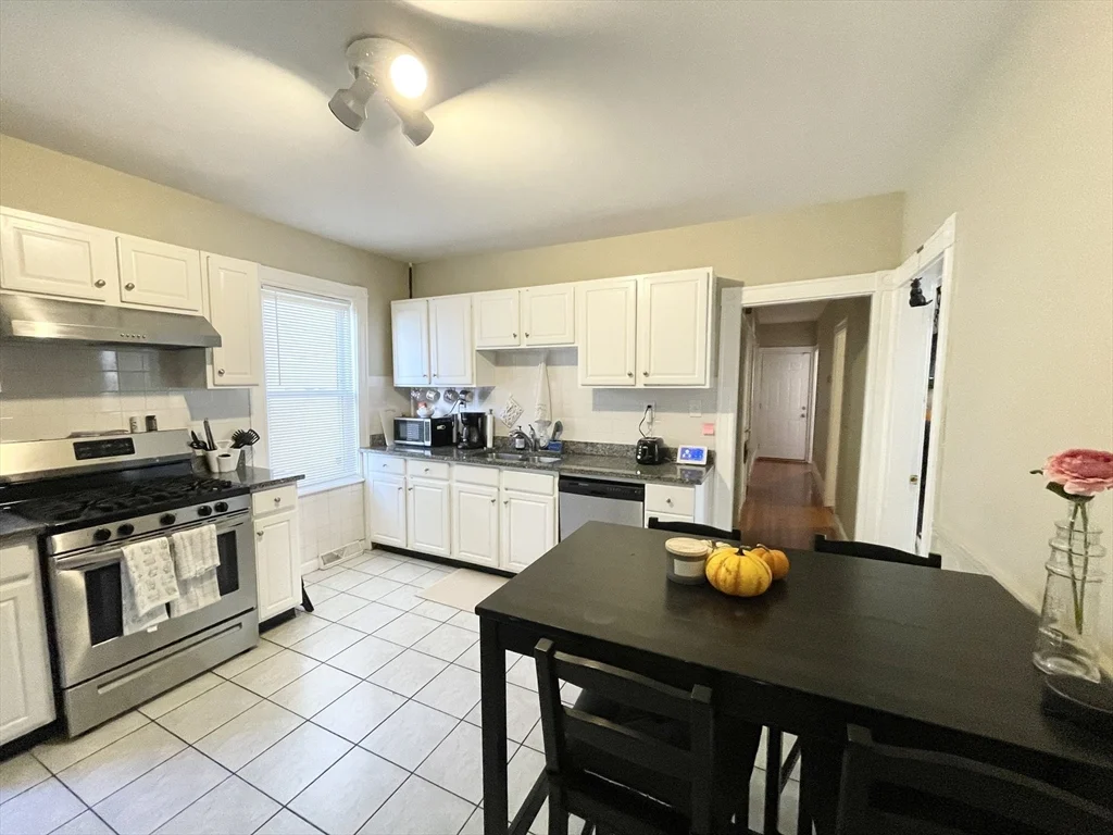 4 bed, 1 bath apartment for rent at 9 Taft Unit 1, Dorchester — photo 2 of 15