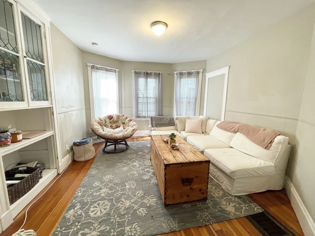4 bed, 1 bath apartment for rent at 9 Taft Unit 1, Dorchester — photo 4 of 15