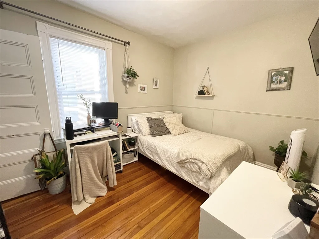 4 bed, 1 bath apartment for rent at 9 Taft Unit 1, Dorchester — photo 8 of 15