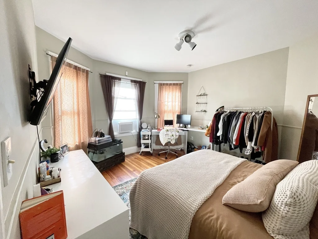 4 bed, 1 bath apartment for rent at 9 Taft Unit 1, Dorchester — photo 5 of 15