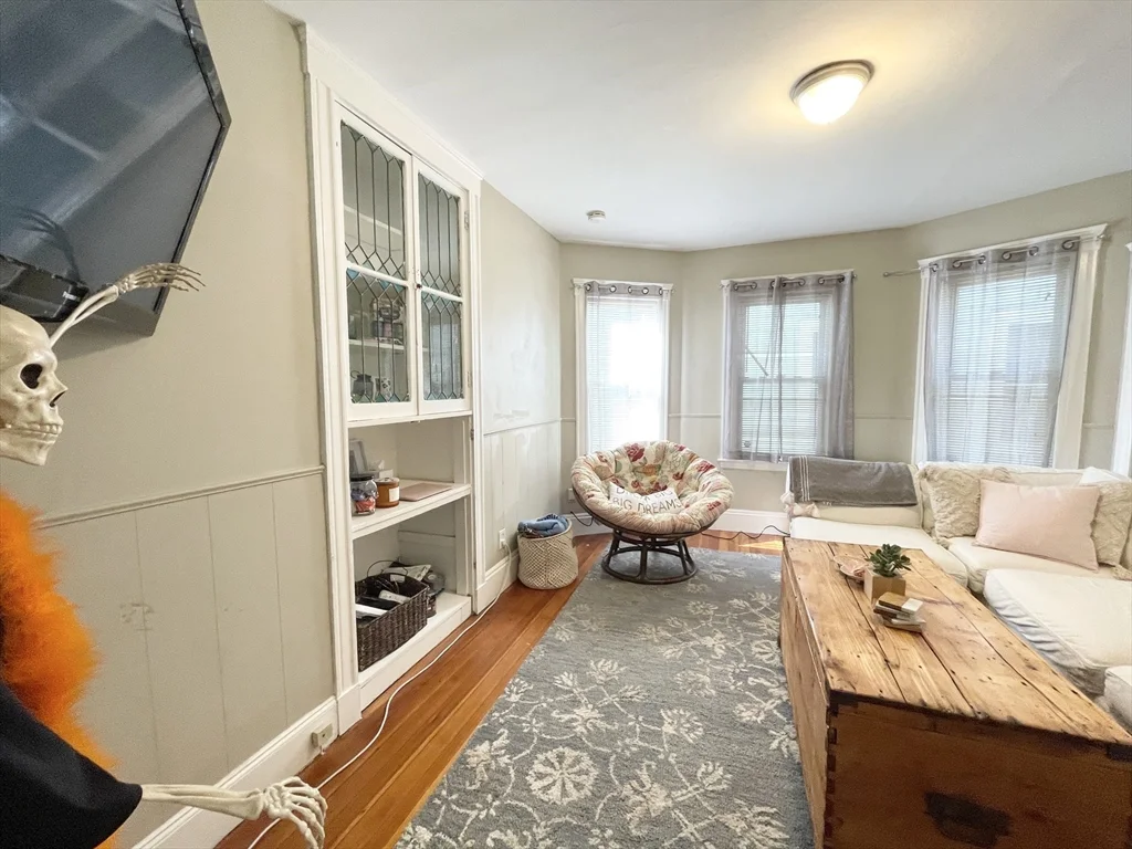 4 bed, 1 bath apartment for rent at 9 Taft Unit 1, Dorchester — photo 3 of 15