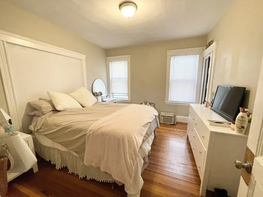 4 bed, 1 bath apartment for rent at 9 Taft Unit 1, Dorchester — photo 14 of 15