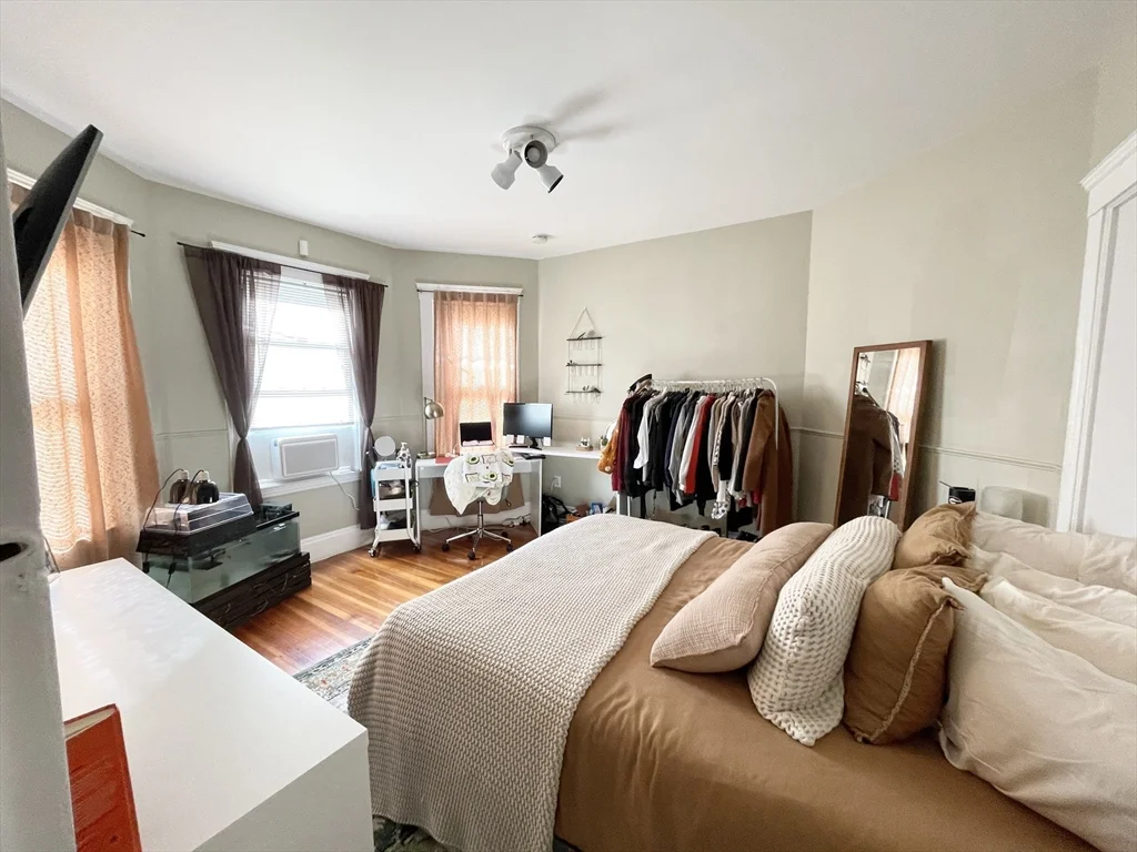 4 bed, 1 bath apartment for rent at 9 Taft Unit 1, Dorchester — photo 6 of 15