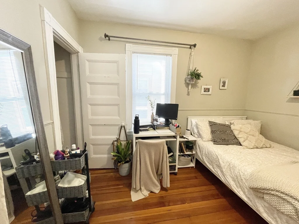 4 bed, 1 bath apartment for rent at 9 Taft Unit 1, Dorchester — photo 7 of 15