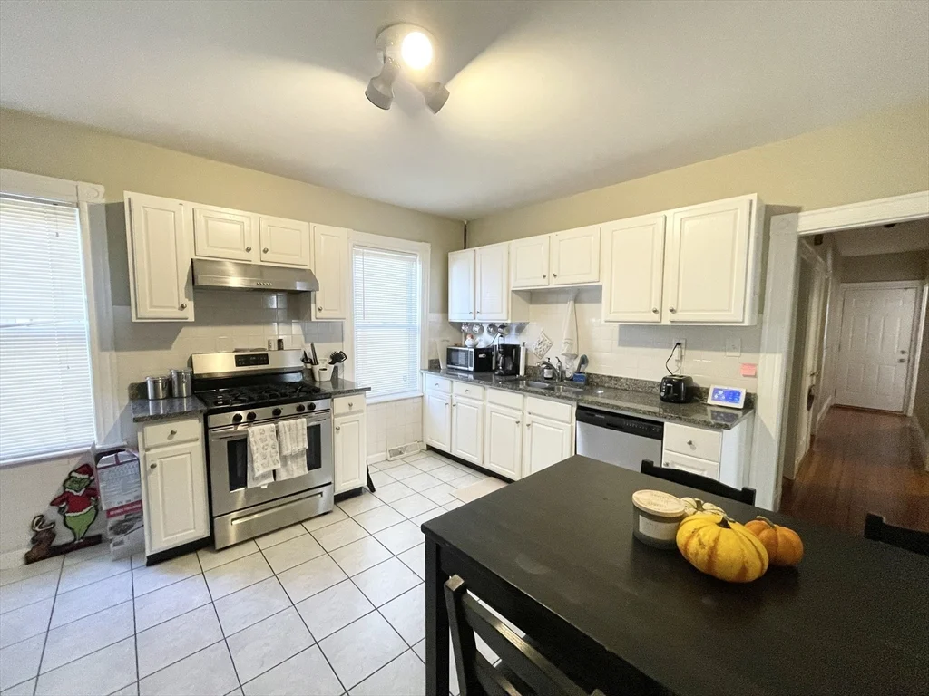 4 bed, 1 bath apartment for rent at 9 Taft Unit 1, Dorchester — photo 1 of 15