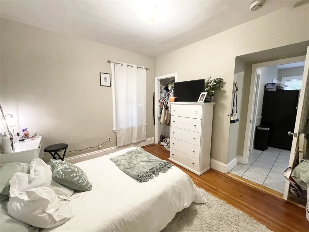 4 bed, 1 bath apartment for rent at 9 Taft Unit 1, Dorchester — photo 12 of 15