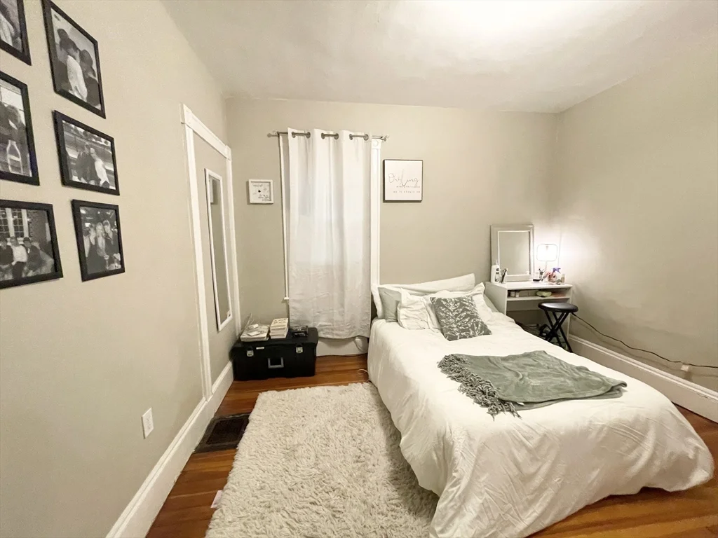 4 bed, 1 bath apartment for rent at 9 Taft Unit 1, Dorchester — photo 10 of 15