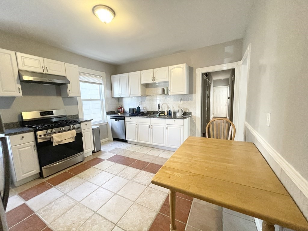 4 bed, 1 bath apartment for rent at 9 Taft Unit 2, Dorchester — photo 2 of 10