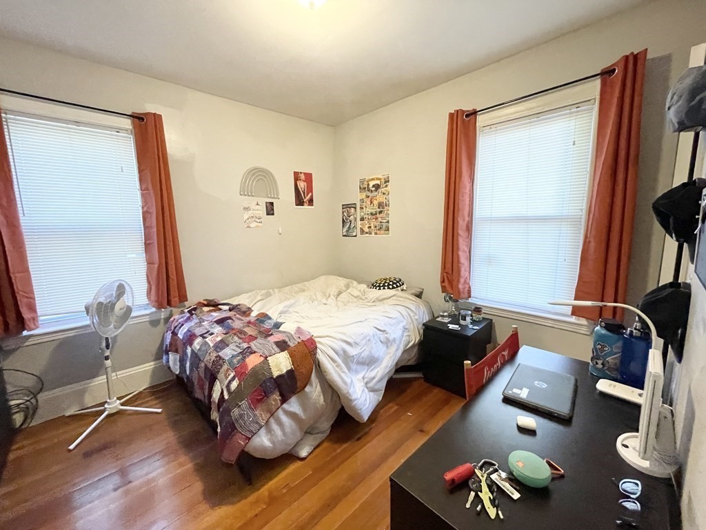 4 bed, 1 bath apartment for rent at 9 Taft Unit 2, Dorchester — photo 7 of 10