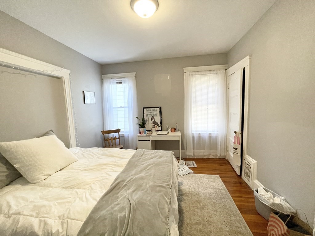 4 bed, 1 bath apartment for rent at 9 Taft Unit 2, Dorchester — photo 4 of 10