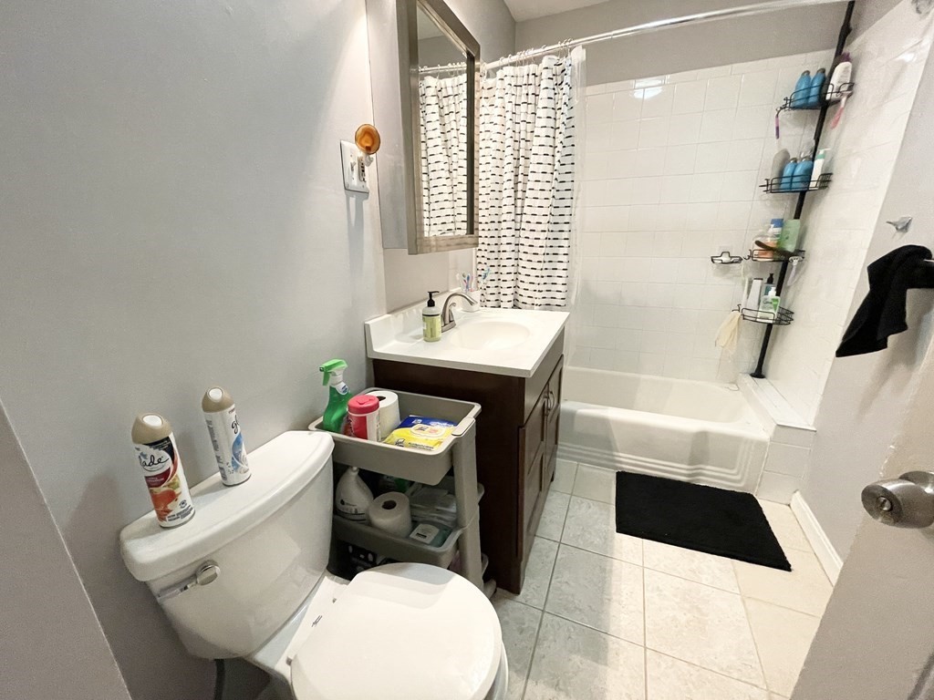 4 bed, 1 bath apartment for rent at 9 Taft Unit 2, Dorchester — photo 8 of 10