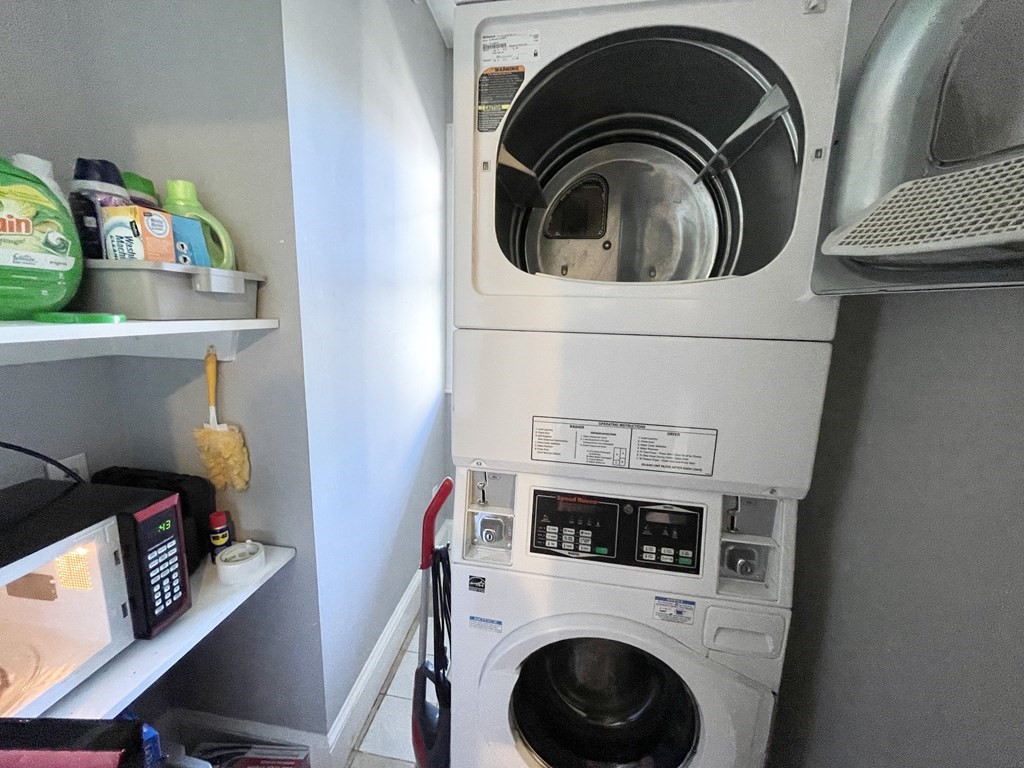 4 bed, 1 bath apartment for rent at 9 Taft Unit 2, Dorchester — photo 9 of 10