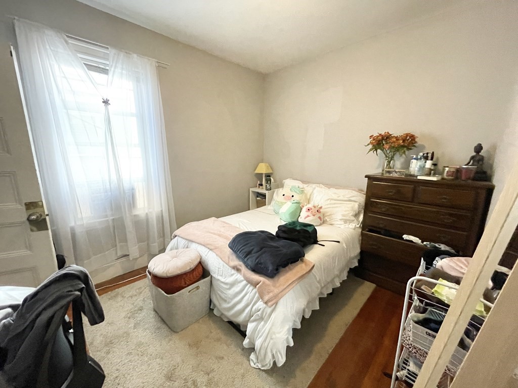 4 bed, 1 bath apartment for rent at 9 Taft Unit 2, Dorchester — photo 6 of 10