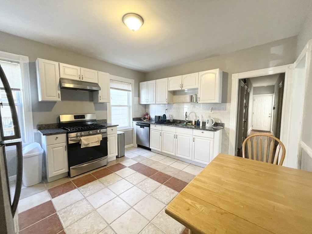 4 bed, 1 bath apartment for rent at 9 Taft Unit 2, Dorchester — photo 1 of 10