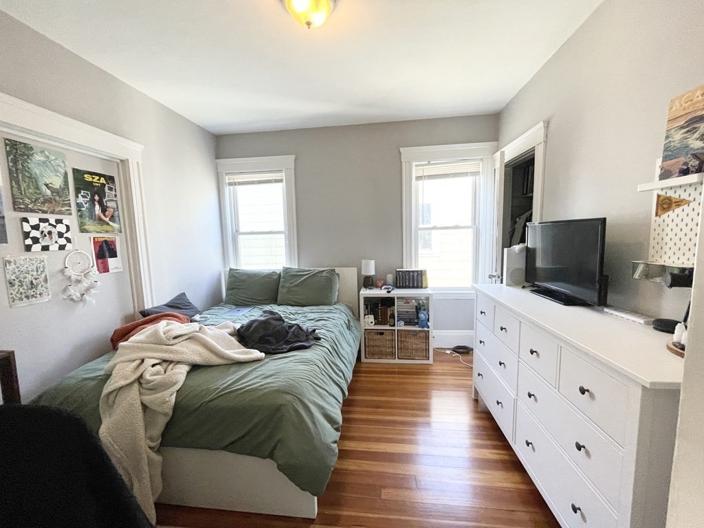 4 bed, 1 bath apartment for rent at 9 Taft Unit 3, Dorchester — photo 4 of 10