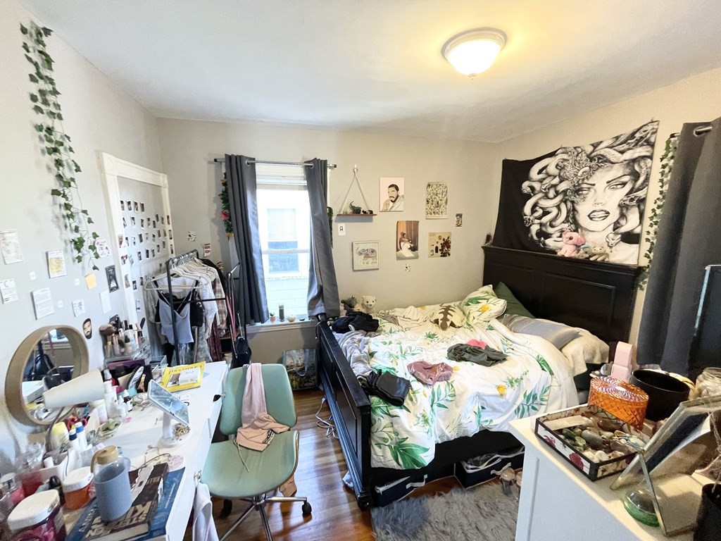 4 bed, 1 bath apartment for rent at 9 Taft Unit 3, Dorchester — photo 7 of 10