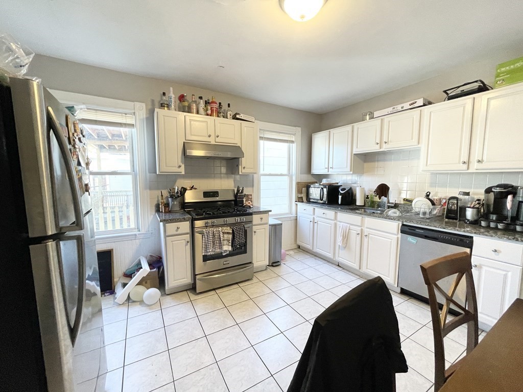 4 bed, 1 bath apartment for rent at 9 Taft Unit 3, Dorchester