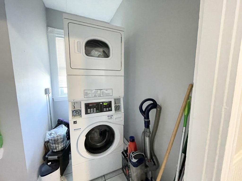4 bed, 1 bath apartment for rent at 9 Taft Unit 3, Dorchester — photo 9 of 10