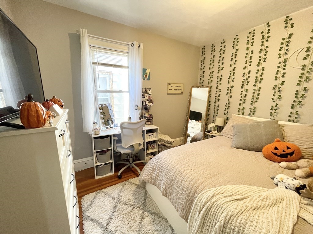 4 bed, 1 bath apartment for rent at 9 Taft Unit 3, Dorchester — photo 6 of 10