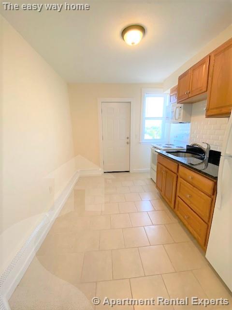 1 bed, 1 bath apartment for rent at 9 Temple St Unit 2, Winter Hill — photo 6 of 7
