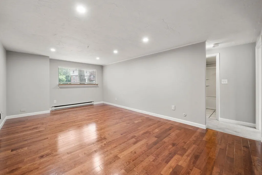 2 bed, 1 bath apartment for rent at 9 Tideview Path Unit 10, Plymouth — photo 4 of 9