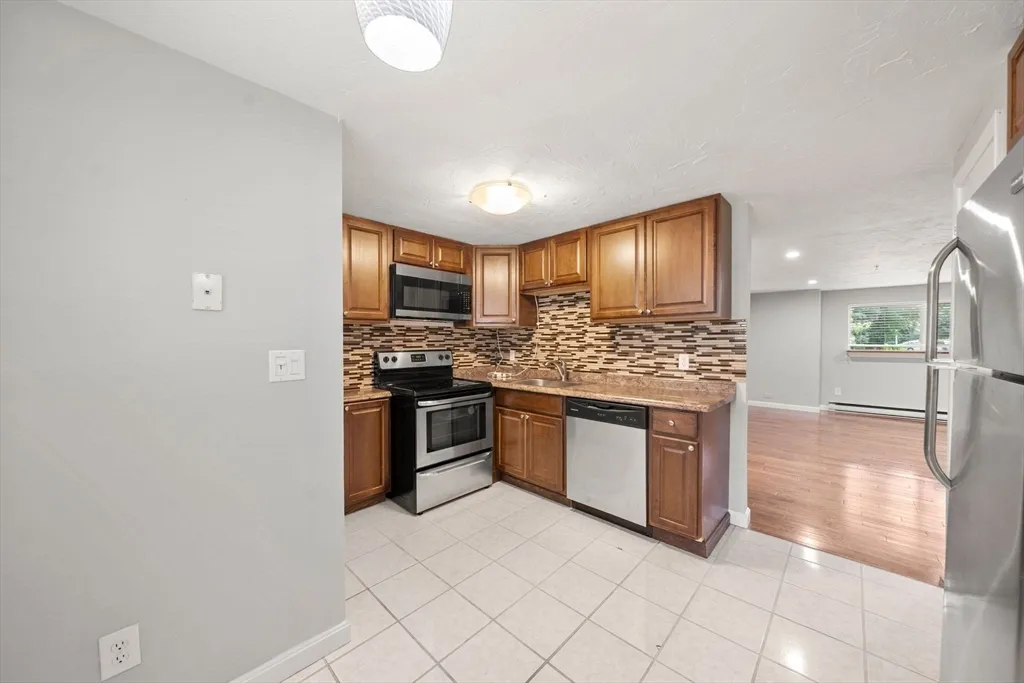 2 bed, 1 bath apartment for rent at 9 Tideview Path Unit 10, Plymouth — photo 3 of 9