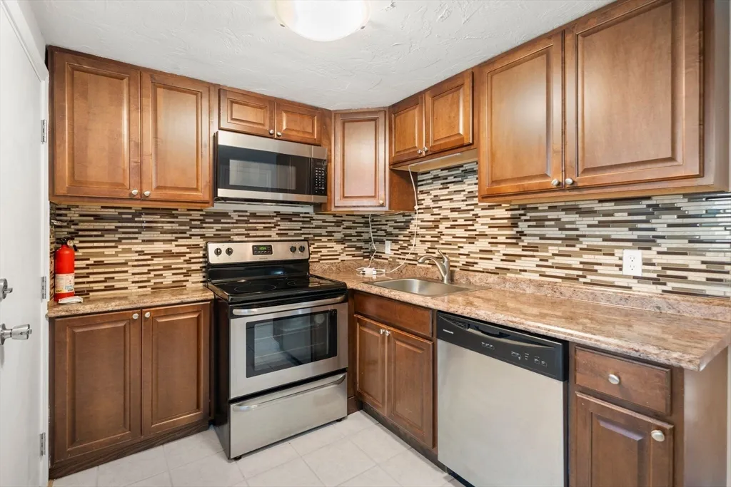2 bed, 1 bath apartment for rent at 9 Tideview Path Unit 10, Plymouth — photo 1 of 9