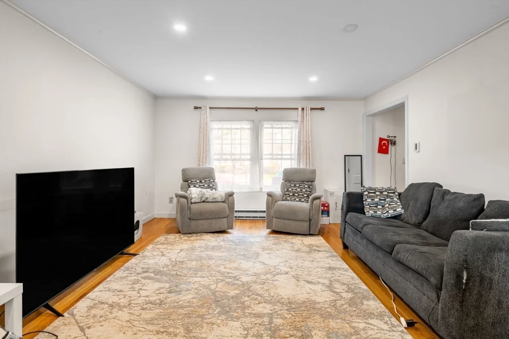 2 bed, 2 bath apartment for rent at 9 Town House Dr Unit 9, Newtonville — photo 6 of 26