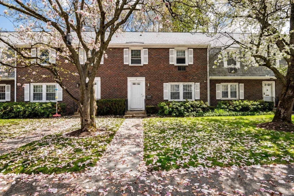2 bed, 2 bath apartment for rent at 9 Town House Dr Unit 9, Newtonville