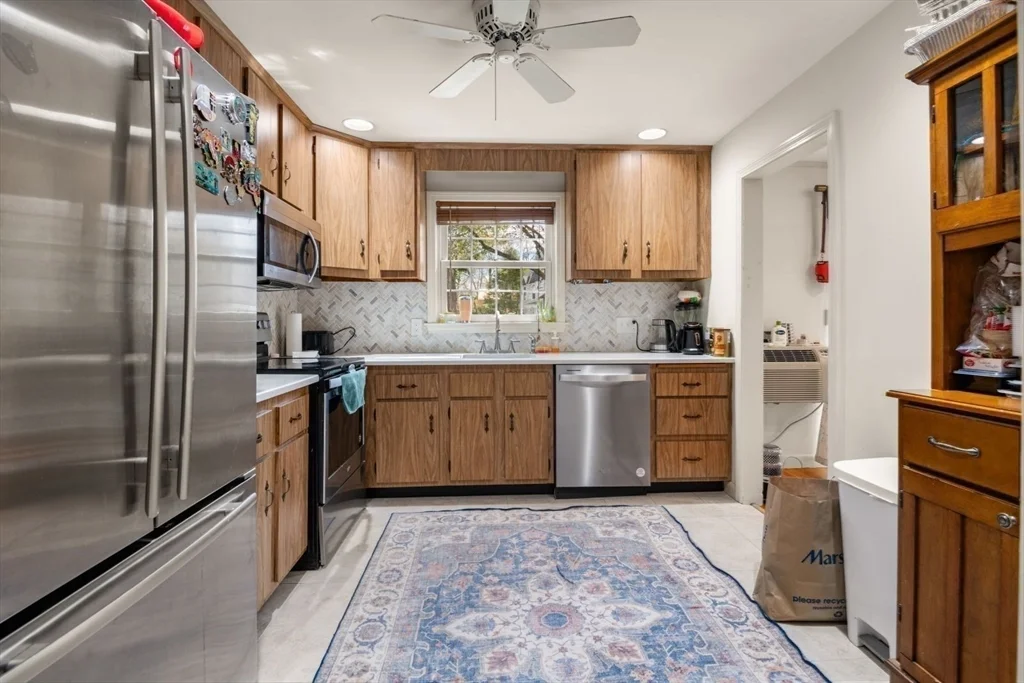 2 bed, 2 bath apartment for rent at 9 Town House Dr Unit 9, Newtonville — photo 11 of 26