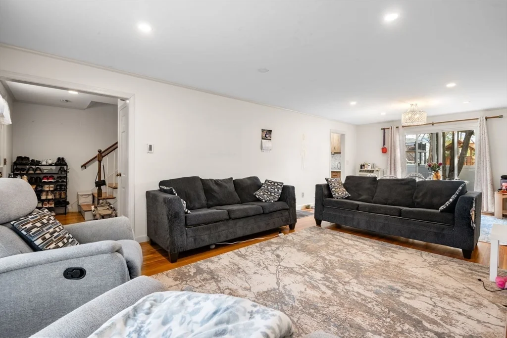 2 bed, 2 bath apartment for rent at 9 Town House Dr Unit 9, Newtonville — photo 5 of 26