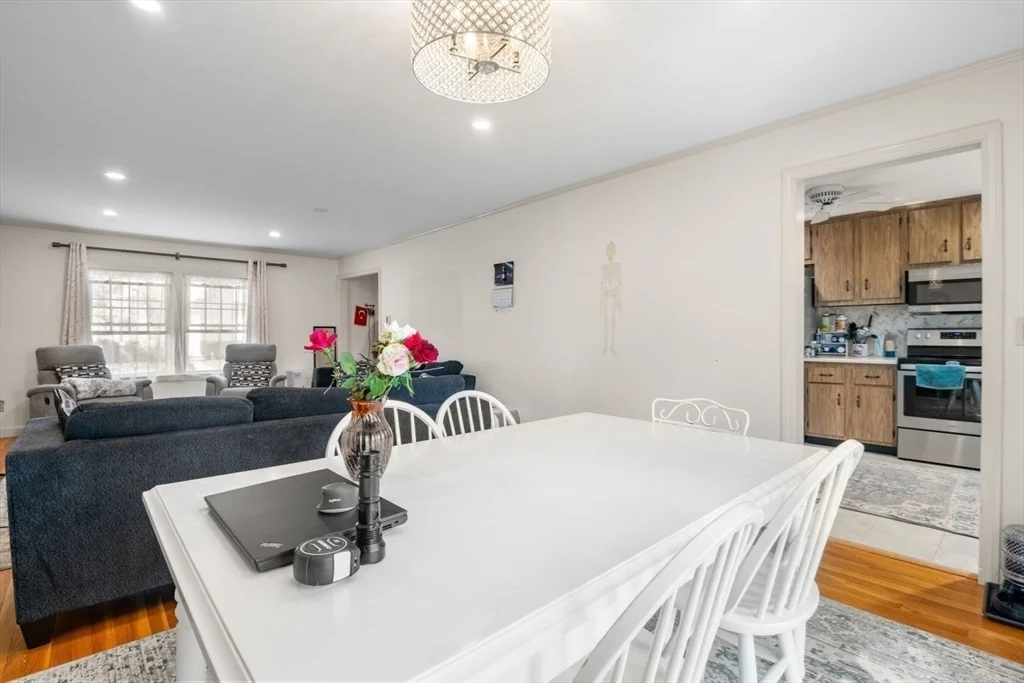 2 bed, 2 bath apartment for rent at 9 Town House Dr Unit 9, Newtonville — photo 9 of 26
