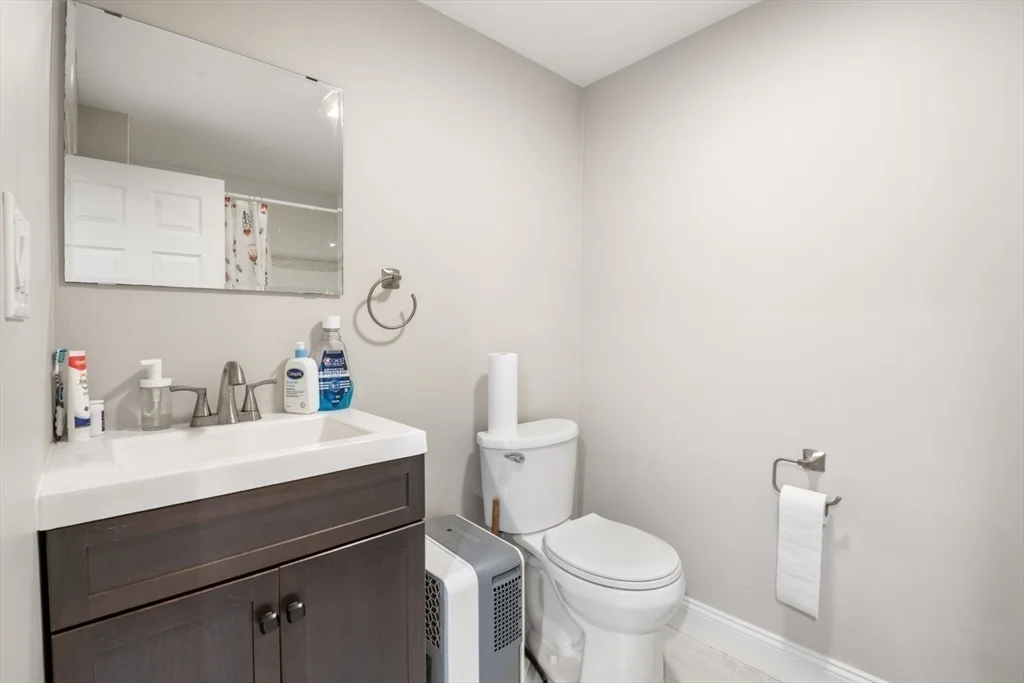 2 bed, 2 bath apartment for rent at 9 Town House Dr Unit 9, Newtonville — photo 23 of 26