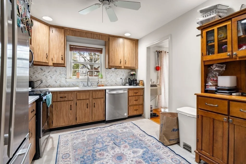 2 bed, 2 bath apartment for rent at 9 Town House Dr Unit 9, Newtonville — photo 13 of 26