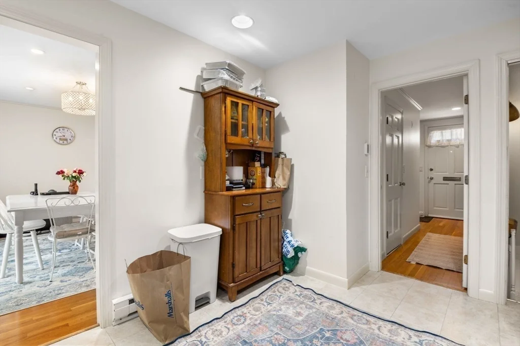 2 bed, 2 bath apartment for rent at 9 Town House Dr Unit 9, Newtonville — photo 10 of 26