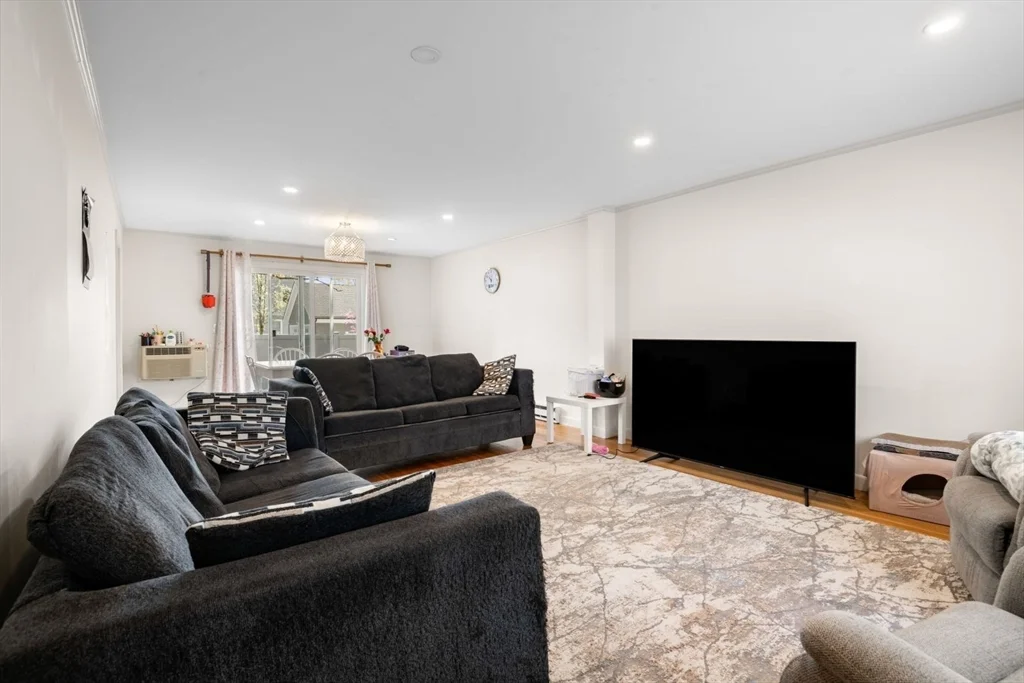 2 bed, 2 bath apartment for rent at 9 Town House Dr Unit 9, Newtonville — photo 4 of 26