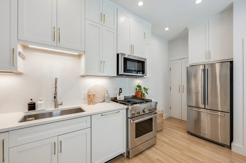 2 bed, 2 bath apartment for rent at 9 Trenton St Unit 2, Charlestown — photo 3 of 21
