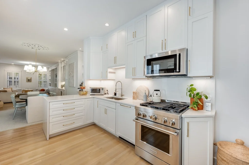 2 bed, 2 bath apartment for rent at 9 Trenton St Unit 2, Charlestown — photo 4 of 21