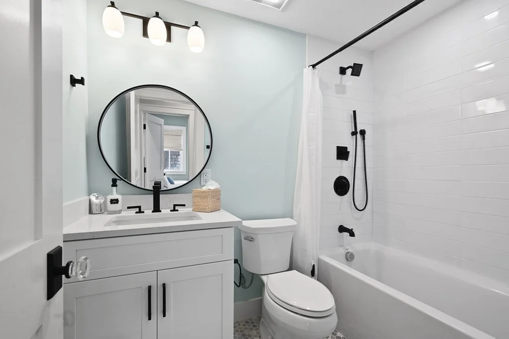 8+ bed, 4+ bath apartment for rent at 9 Tuckernuck Ave, Oak Bluffs — photo 22 of 30