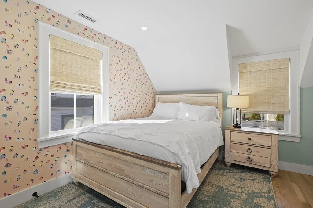 8+ bed, 4+ bath apartment for rent at 9 Tuckernuck Ave, Oak Bluffs — photo 28 of 30
