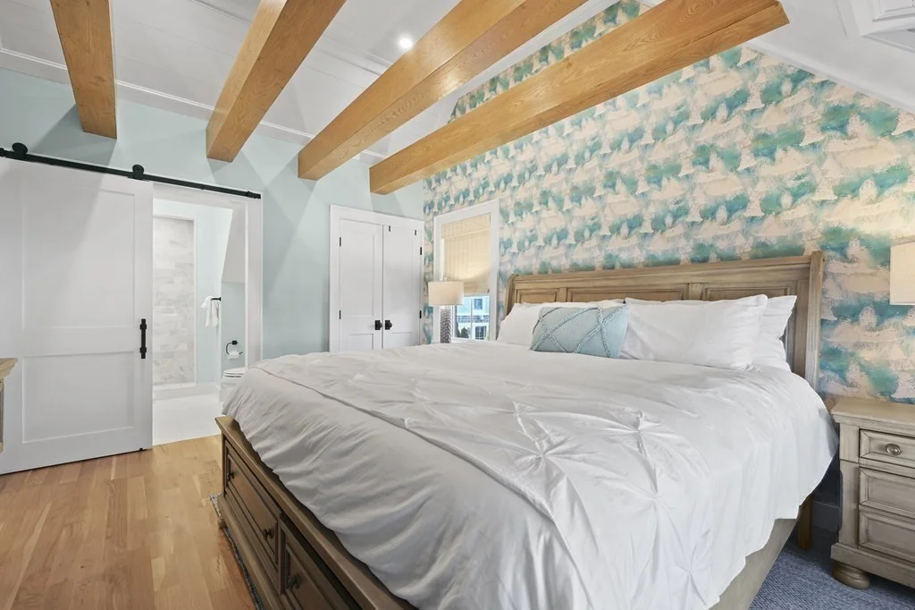 8+ bed, 4+ bath apartment for rent at 9 Tuckernuck Ave, Oak Bluffs — photo 9 of 30