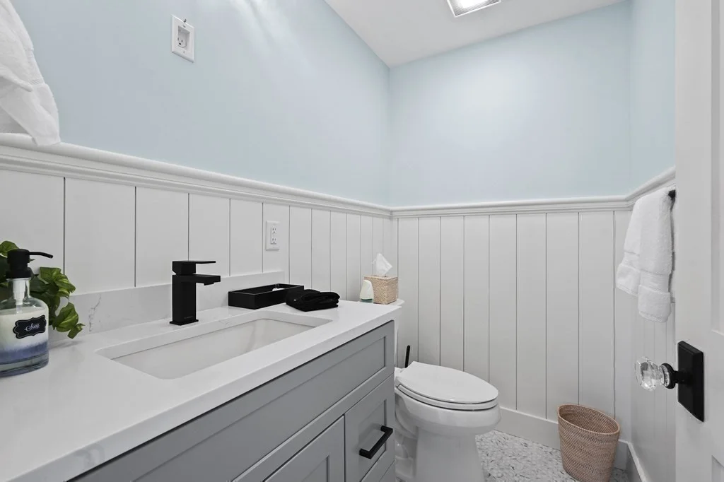 8+ bed, 4+ bath apartment for rent at 9 Tuckernuck Ave, Oak Bluffs — photo 24 of 30