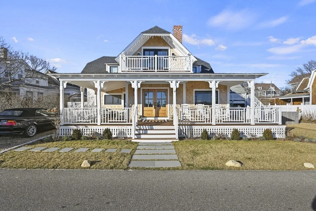 8+ bed, 4+ bath apartment for rent at 9 Tuckernuck Ave, Oak Bluffs — photo 1 of 30