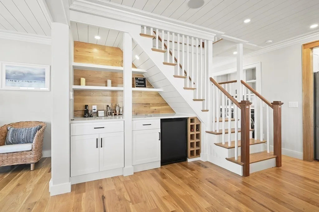 8+ bed, 4+ bath apartment for rent at 9 Tuckernuck Ave, Oak Bluffs — photo 16 of 30
