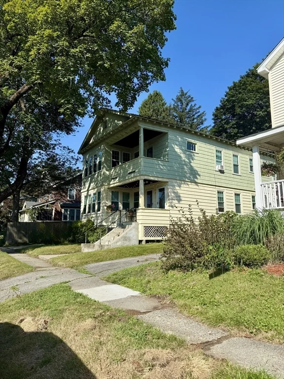 3 bed, 1 bath apartment for rent at 9 Underwood St Unit 1, West Side — photo 3 of 19