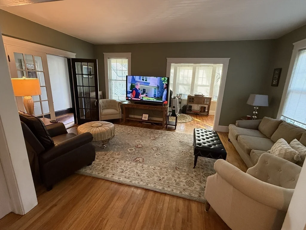 3 bed, 1 bath apartment for rent at 9 Underwood St Unit 1, West Side — photo 6 of 19