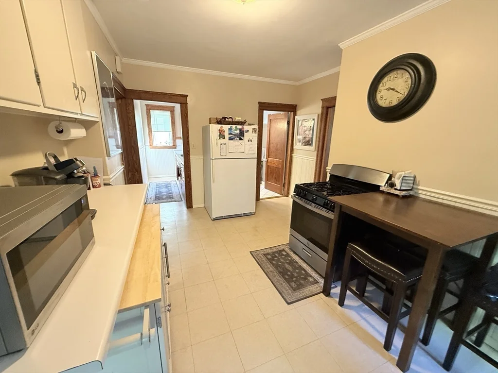 3 bed, 1 bath apartment for rent at 9 Underwood St Unit 1, West Side — photo 12 of 19