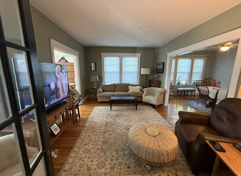 3 bed, 1 bath apartment for rent at 9 Underwood St Unit 1, West Side — photo 4 of 19